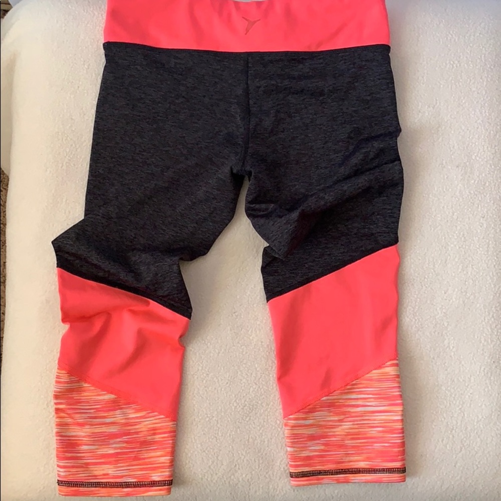 Girls Capri Workout Leggings - Picture 5 of 9